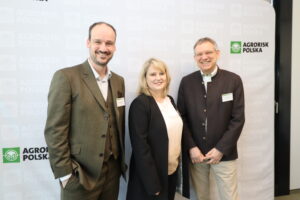 Christian Senft, Gartenbau-Versicherung, (links) mit Hedwig Thomanek (Vorstandsmitglied AgroRisk Polska) und Michael Lösche (Vorsitzender des Verwaltungsrats AgroRisk Polska).
